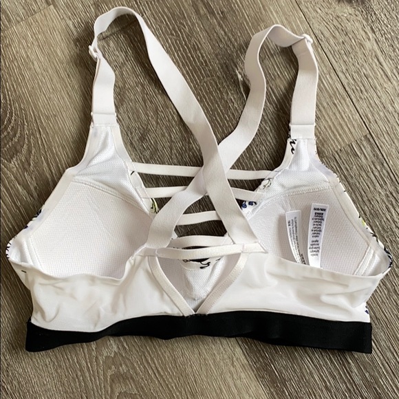 Victoria’s Sport 32B sports bra - Picture 2 of 3